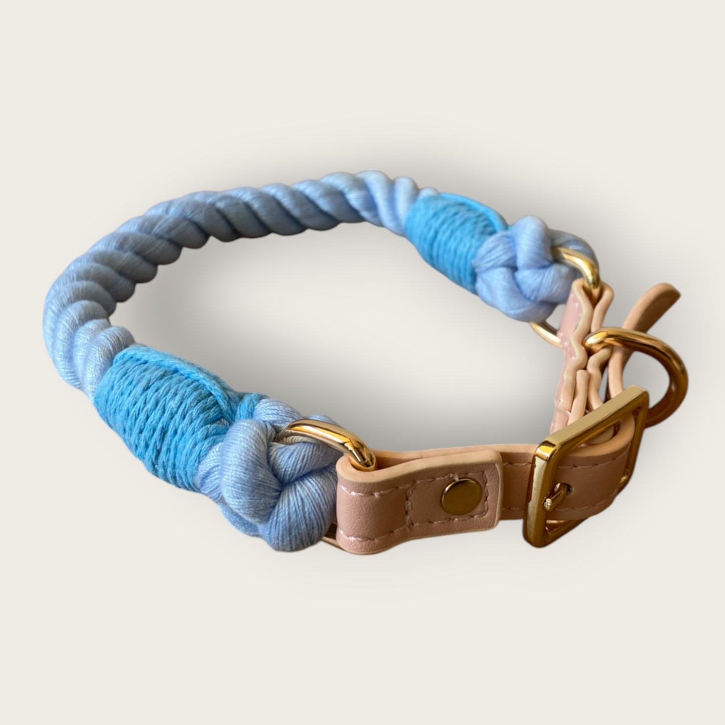 
                  
                    Collar Blue Sky
                  
                